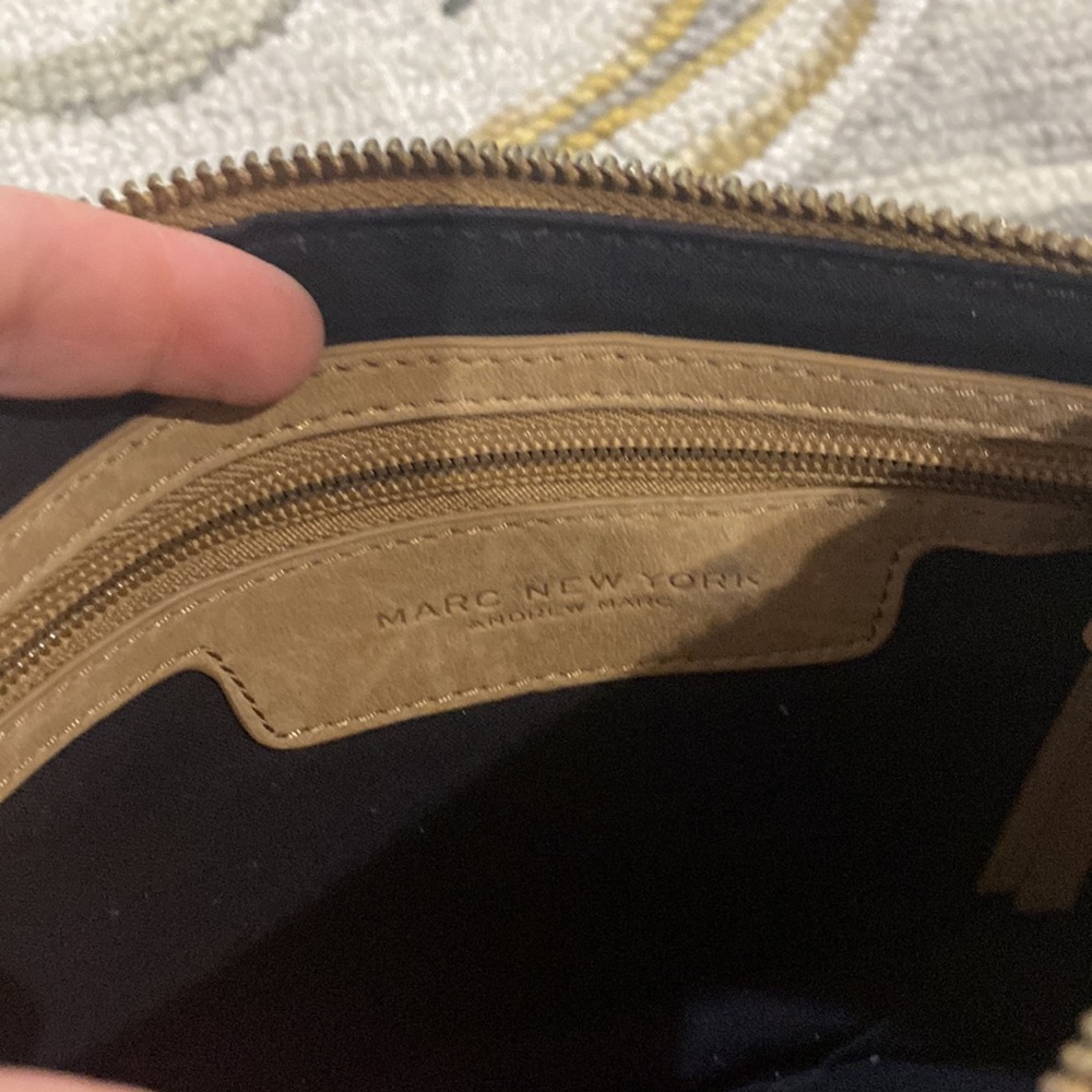 💕 Marc New York tan leather small shoulder bag 💕 - Picture 10 of 13